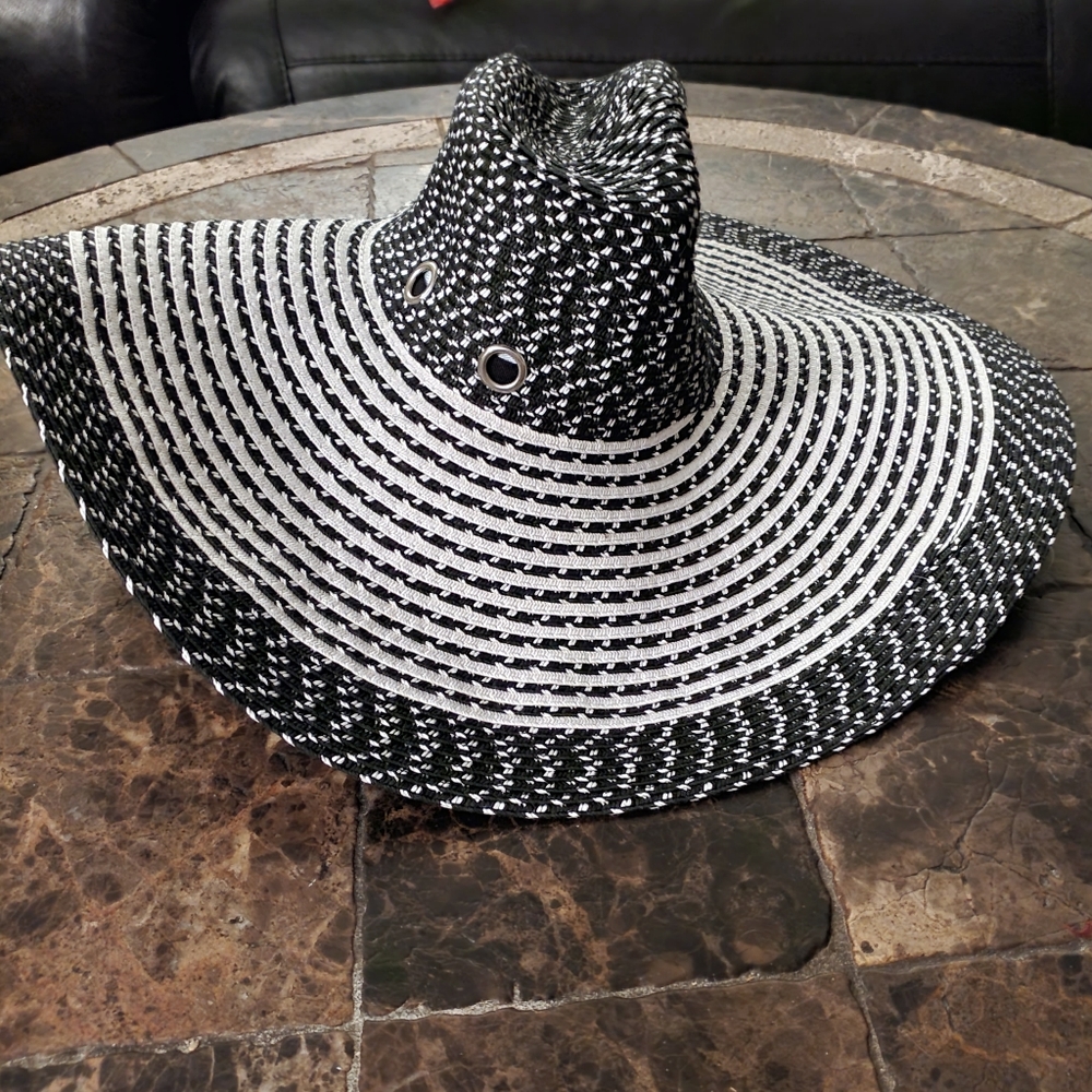 Black White Large Floppy  Foldable Beach Hat with Grommets OSFM